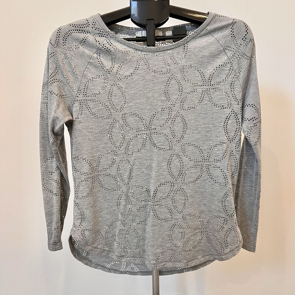 H&M Women’s 3/4 Sleeve Tshirt Blouse Small Top Laser Cut Floral Grey Very GUC